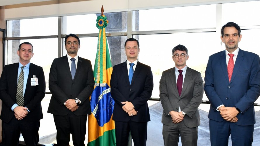 Ministro da Justiça recebe integrantes da CONAMP